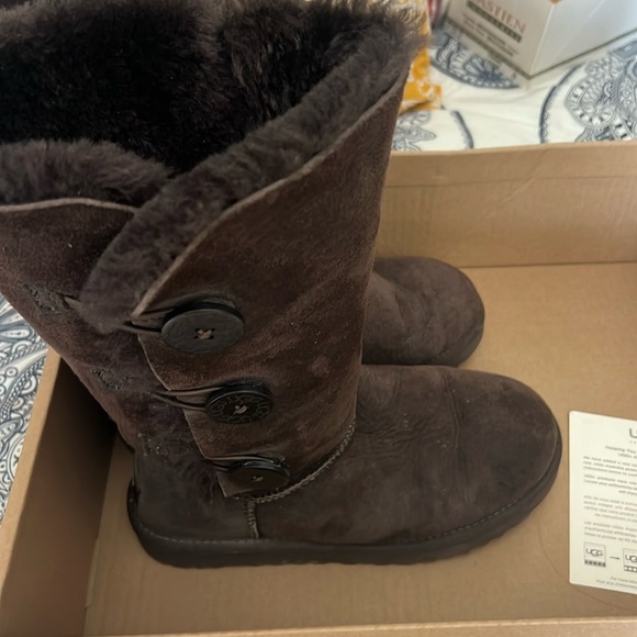UGG Bailey button triplet boots in excellent used condition size 7 with box - Picture 7 of 17